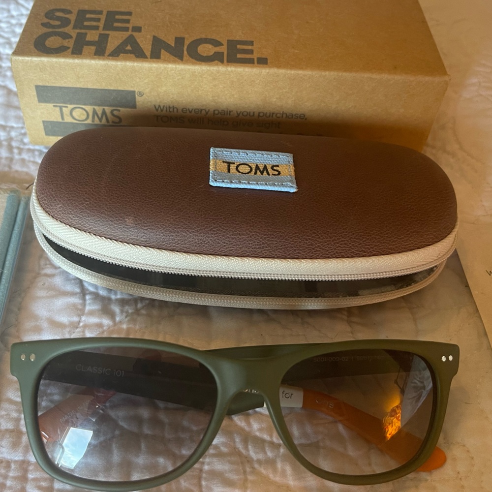 TOMS Sunglasses Brand New